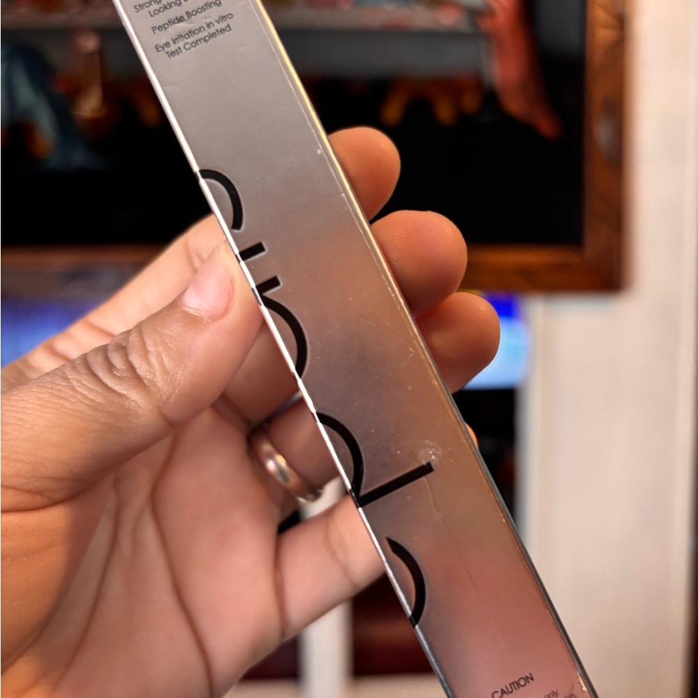 Dollcake Mascara in Silver – Volumizing Lash Formula - Picture 7 of 7